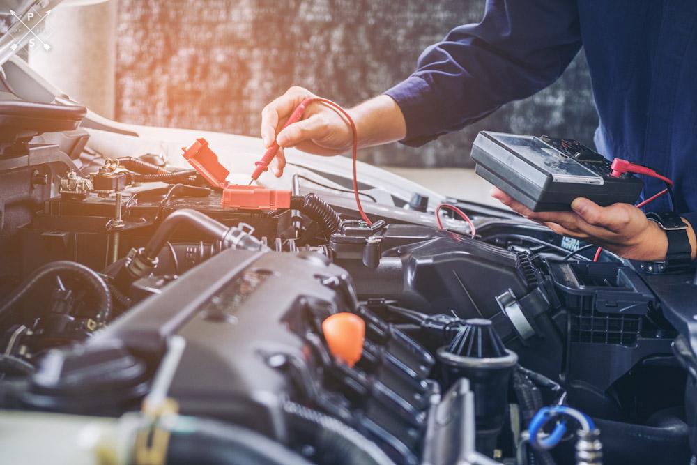 Best mechanic testing car battery