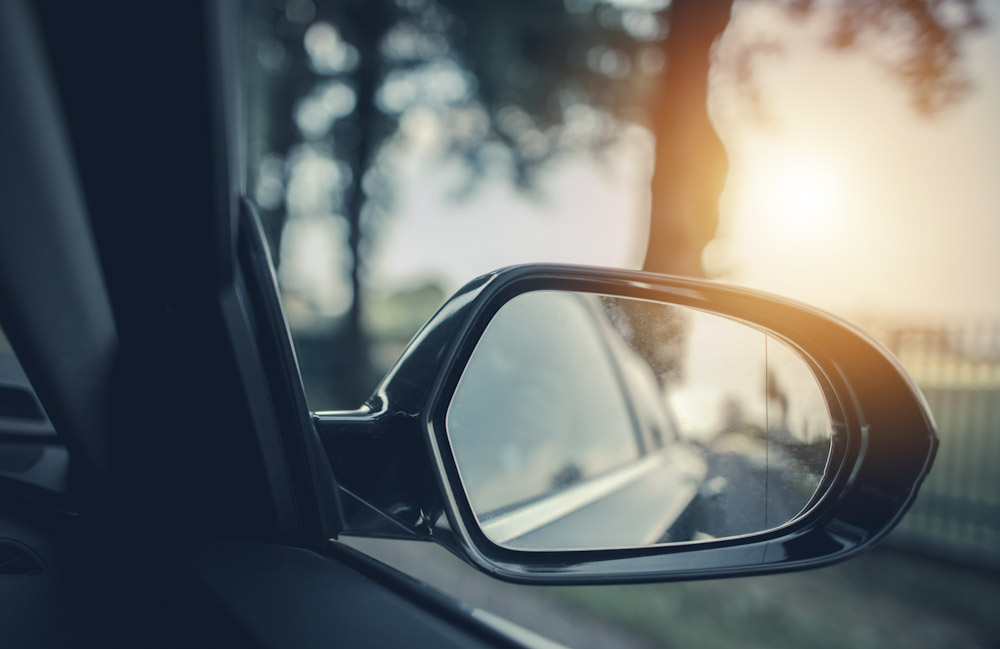 side view mirror showing vehicle blind spot